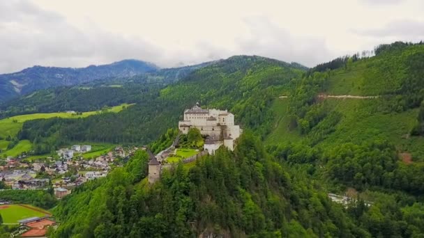 Hohenwerfen Castle aerial, Áustria — Vídeo de Stock