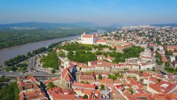 Vista aérea del castillo de Bratislava — Vídeos de Stock