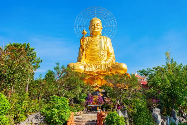 Estatua Buda Oro Thien Vien Van Hanh Ciudad Dalat Vietnam —  Fotos de Stock