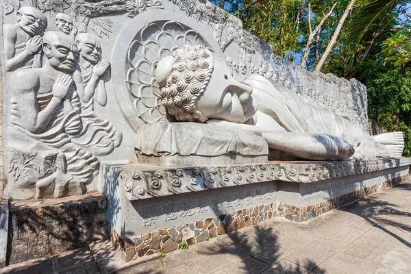 Liggende Boeddha Standbeeld Lange Zoon Pagode Chua Lange Zoon Een — Stockfoto