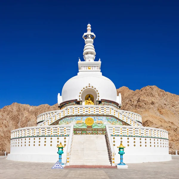 Shanti Stupa Beyaz Kubbeli Bir Budist Stupa Leh Hindistan Içinde — Stok fotoğraf