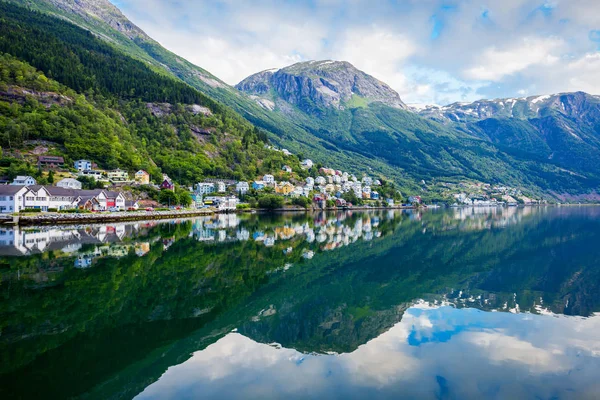 Odda Pueblo Ubicado Condado Hordaland Estado Estadounidense Noruega Situado Cerca —  Fotos de Stock