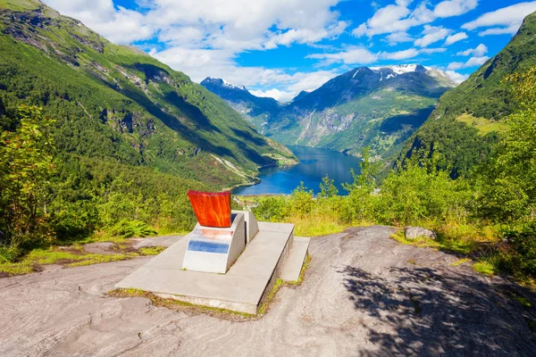 Norveç Kraliçesi Sonja Norveç Geiranger Köyü Yakınlarındaki Geirangerfjord Daki Flydalsjuvet — Stok fotoğraf