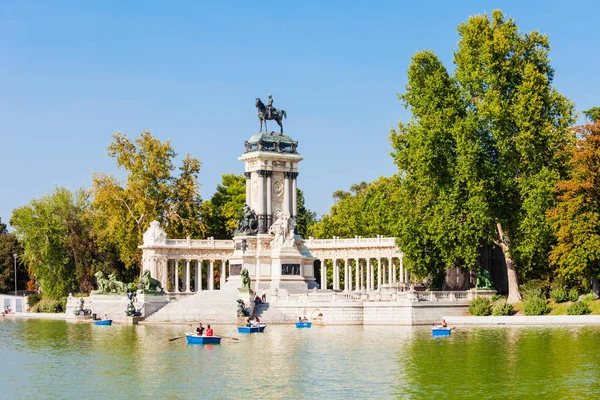 Památník Alfonsa Xii Parku Buen Retiro Jednom Největších Parků Madridu — Stock fotografie