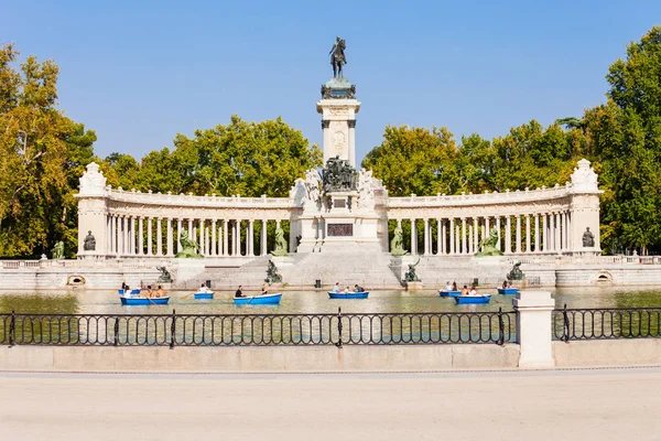 Památník Alfonsa Xii Parku Buen Retiro Jednom Největších Parků Madridu — Stock fotografie