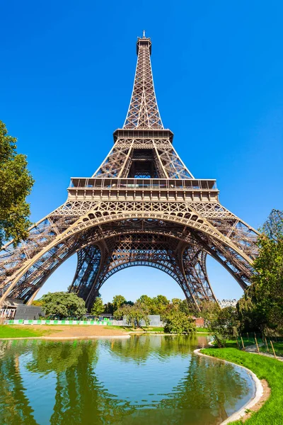 Torre Eiffel Tour Eiffel Una Torre Celosía Hierro Forjado Campo — Foto de Stock