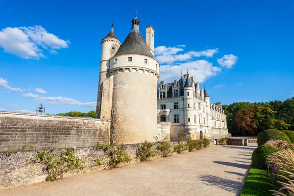 Chateau Chenonceau Castelo Francês Que Abrange Rio Cher Perto Aldeia — Fotografia de Stock