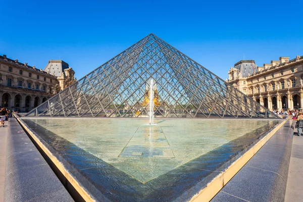 Παρισι Γαλλια Σεπτεμβριου 2018 Μουσείο Του Λούβρου Και Πυραμίδα Του — Φωτογραφία Αρχείου