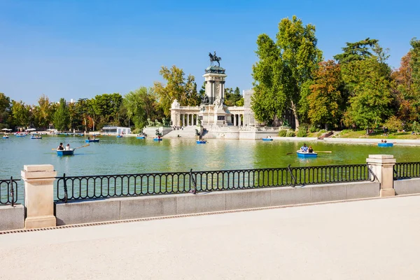 Park Buen Retiro v Madridu, Španělsko — Stock fotografie