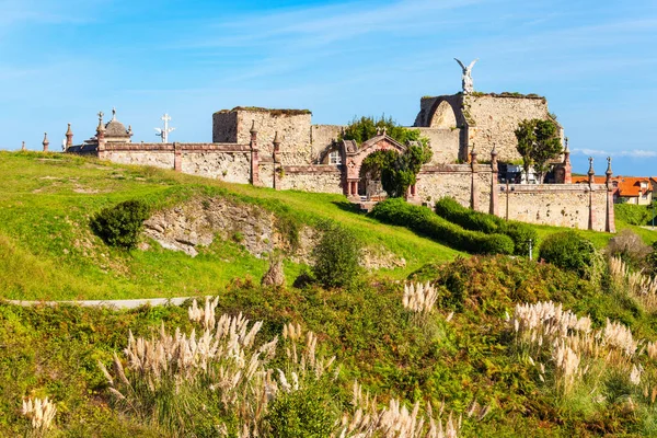Old cemetery and church, Comillas — Stock Photo, Image