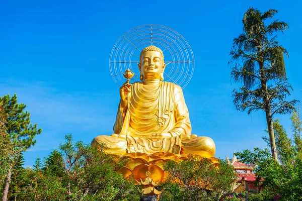Estátua de Buda de Ouro em Dalat — Fotografia de Stock