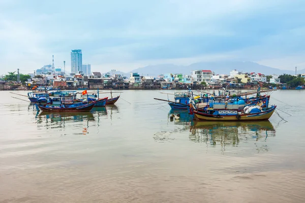 Visserboten bij Kai River — Stockfoto