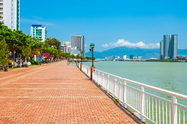 Fronte del fiume nella città di Danang, Vietnam — Foto Stock