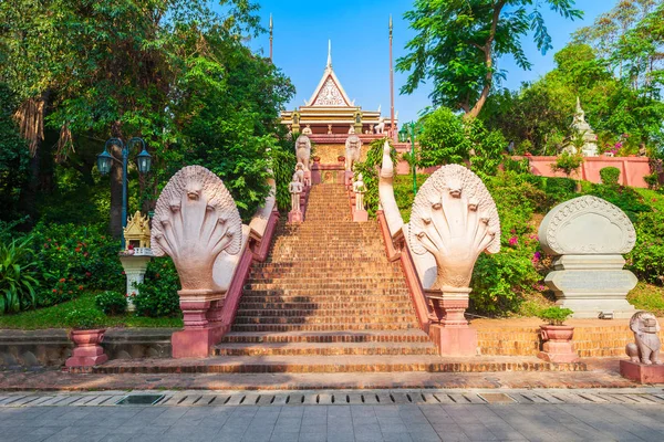 Wat Phnom temple, Phnom Penh — Stock Photo, Image
