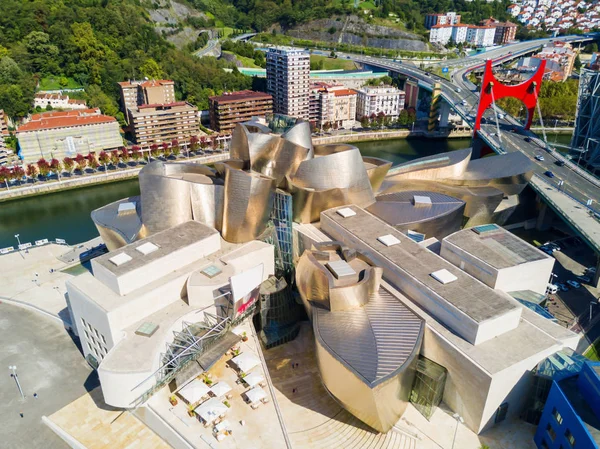 Das Guggenheim-Museum in Bilbao — Stockfoto