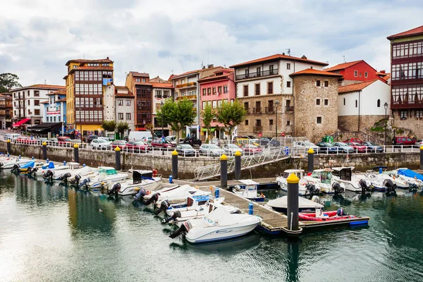 Llanes stad marina in Spanje — Stockfoto