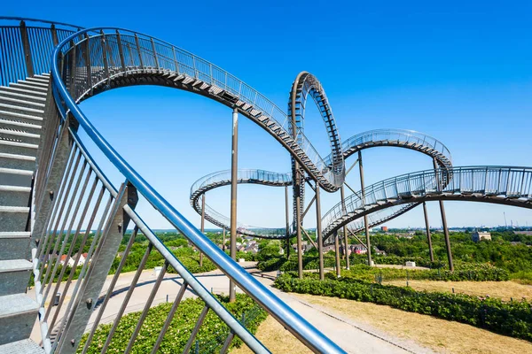 Инсталляция Tiger and Turtle, Дуйсбург — стоковое фото