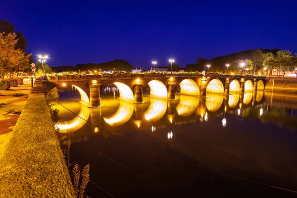 Angers bridge in der Nacht, Frankreich — Stockfoto