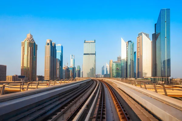 Dubai metro- und stadtsilhouette, uae — Stockfoto