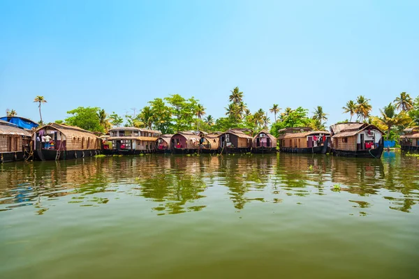 Плавучий дом в Альаппужа заводи, Керала — стоковое фото