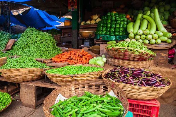 Fruts och grönsaker på marknaden — Stockfoto