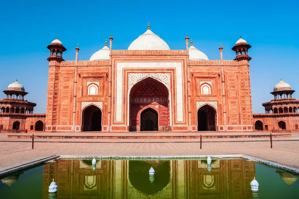 Mesquita, Taj Mahal edifício periférico — Fotografia de Stock