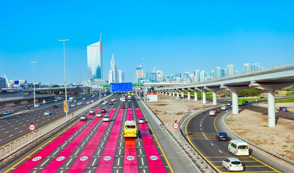 Scheich-Zayed-Autobahn in Dubai — Stockfoto