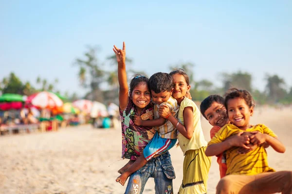 印度儿童在海滩，果阿 — 图库照片