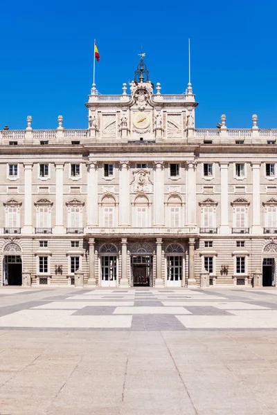 O Palácio Real de Madrid na cidade de Madrid, Espanha — Fotografia de Stock