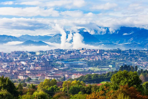 Oviedo város légi panoráma — Stock Fotó