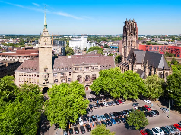 Городской горизонт Дуйсбурга в Германии — стоковое фото