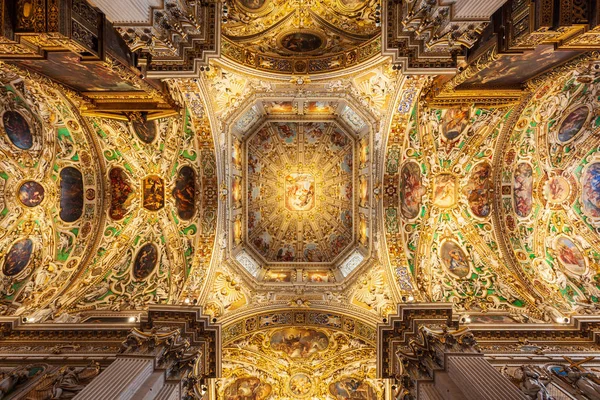 Интерьер базилики Санта-Мария-Маджоре — стоковое фото