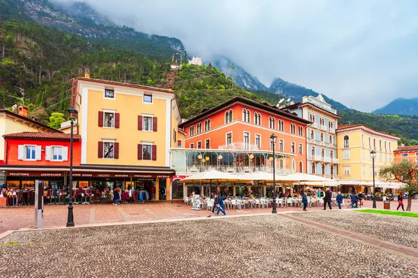 Riva del Garda ville, Italie — Photo