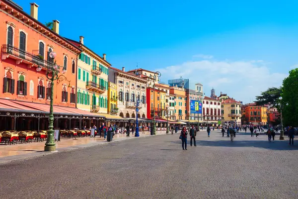 Piazza Bra square in Verona — Stockfoto