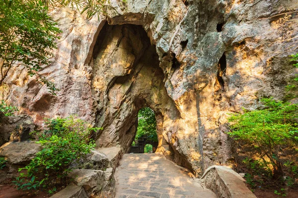 다낭의 마블 마운틴 동굴 — 스톡 사진