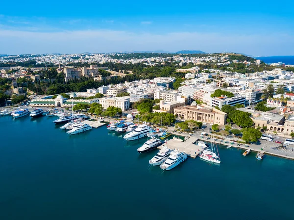 Mandraki-hamnen Rhodos stad, Grekland — Stockfoto