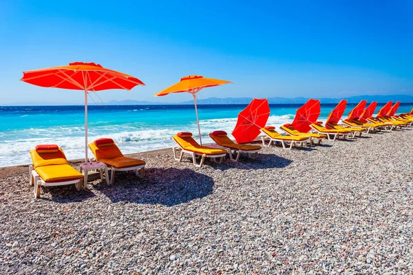 Transats sur la plage de Rhodes, Grèce — Photo