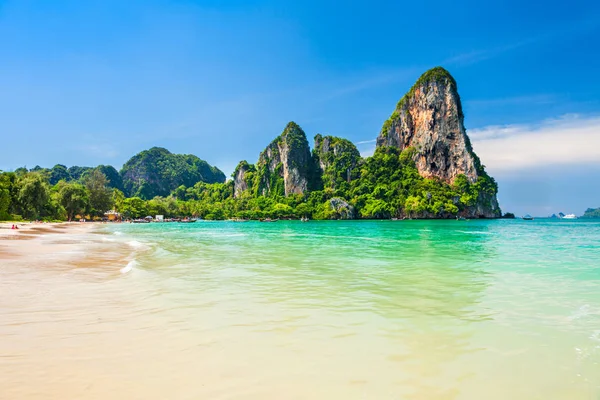 Spiaggia di acqua limpida in Thailandia — Foto Stock