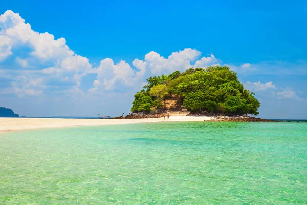 Παραλία με καθαρό νερό στην Ταϊλάνδη — Φωτογραφία Αρχείου