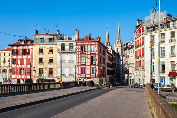 フランス・バイヨンヌのカラフルな住宅 — ストック写真