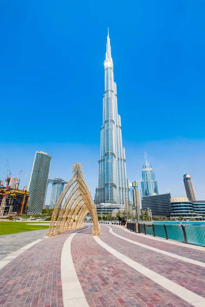 Вежі Бурдж-Халіфа в Дубаї — стокове фото