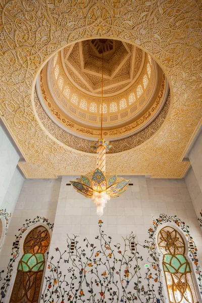 Sheikh Zayed Grand Mosque interior — Stock Photo, Image