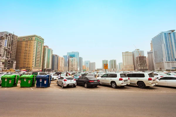 Sehr große Parkplätze in Sharjah — Stockfoto