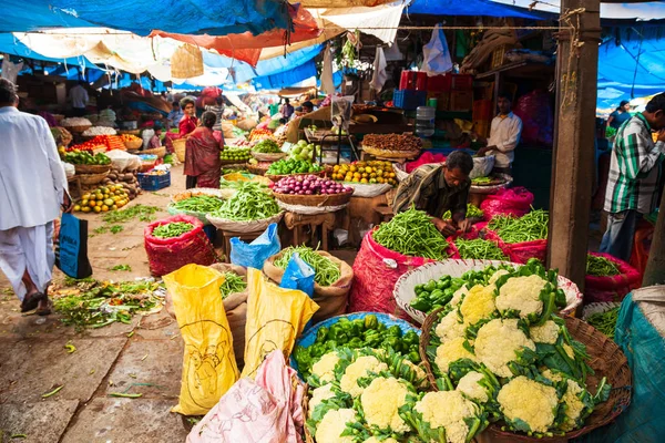 Frutas e produtos hortícolas no mercado — Fotografia de Stock