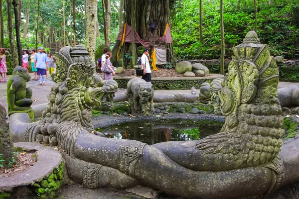 Sanctuaire de la forêt de singes Ubud, Bali — Photo
