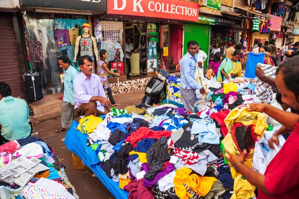 Compras del mercado local en India — Foto de Stock