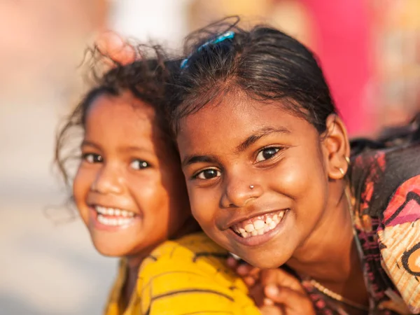 Indiska barn på stranden, Goa — Stockfoto