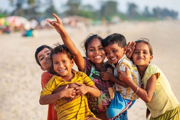 Bambini indiani in spiaggia, Goa — Foto Stock