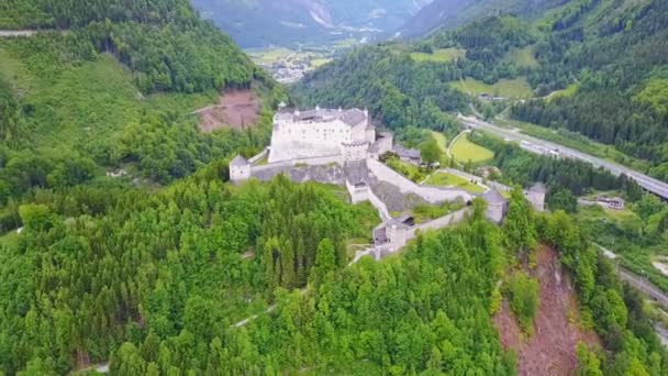 Burcht Hohenwerfen luchtfoto, Oostenrijk — Stockvideo