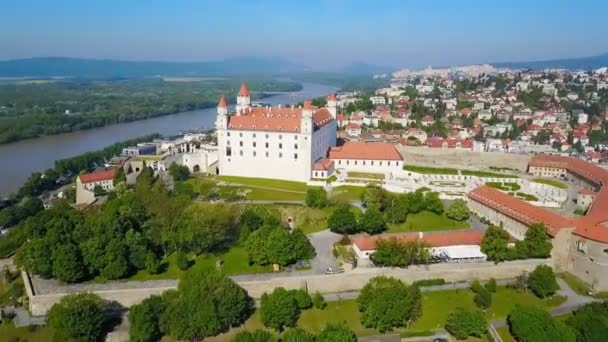 Bratislava Kasteel uitzicht vanuit de lucht — Stockvideo